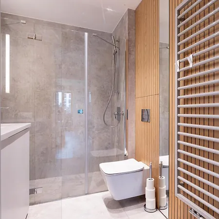 Mia Okrzei National Stadium Area With Parking And Ac Варшава